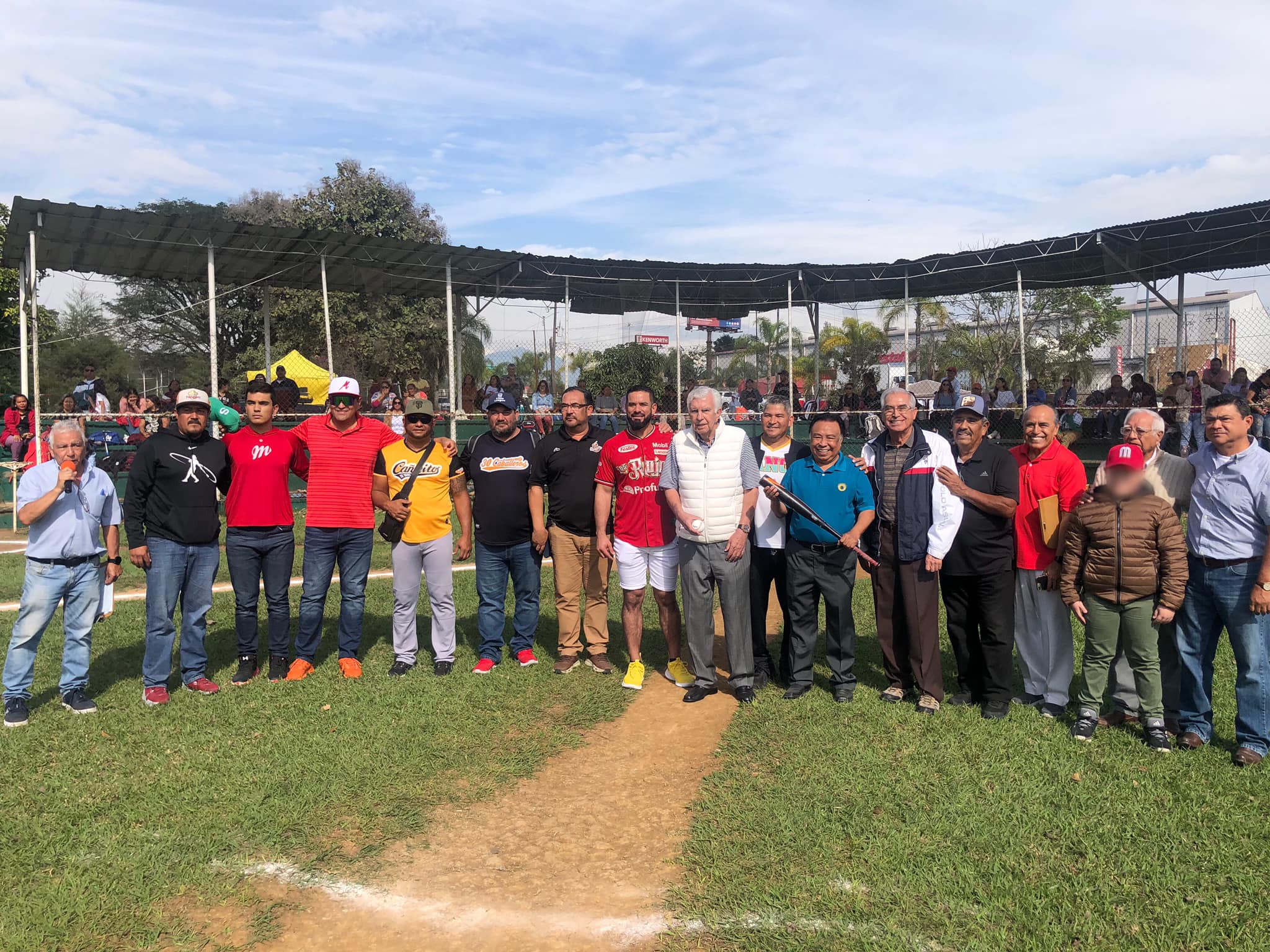 Inauguran temporada de béisbol "Roberto Mansur Galán"