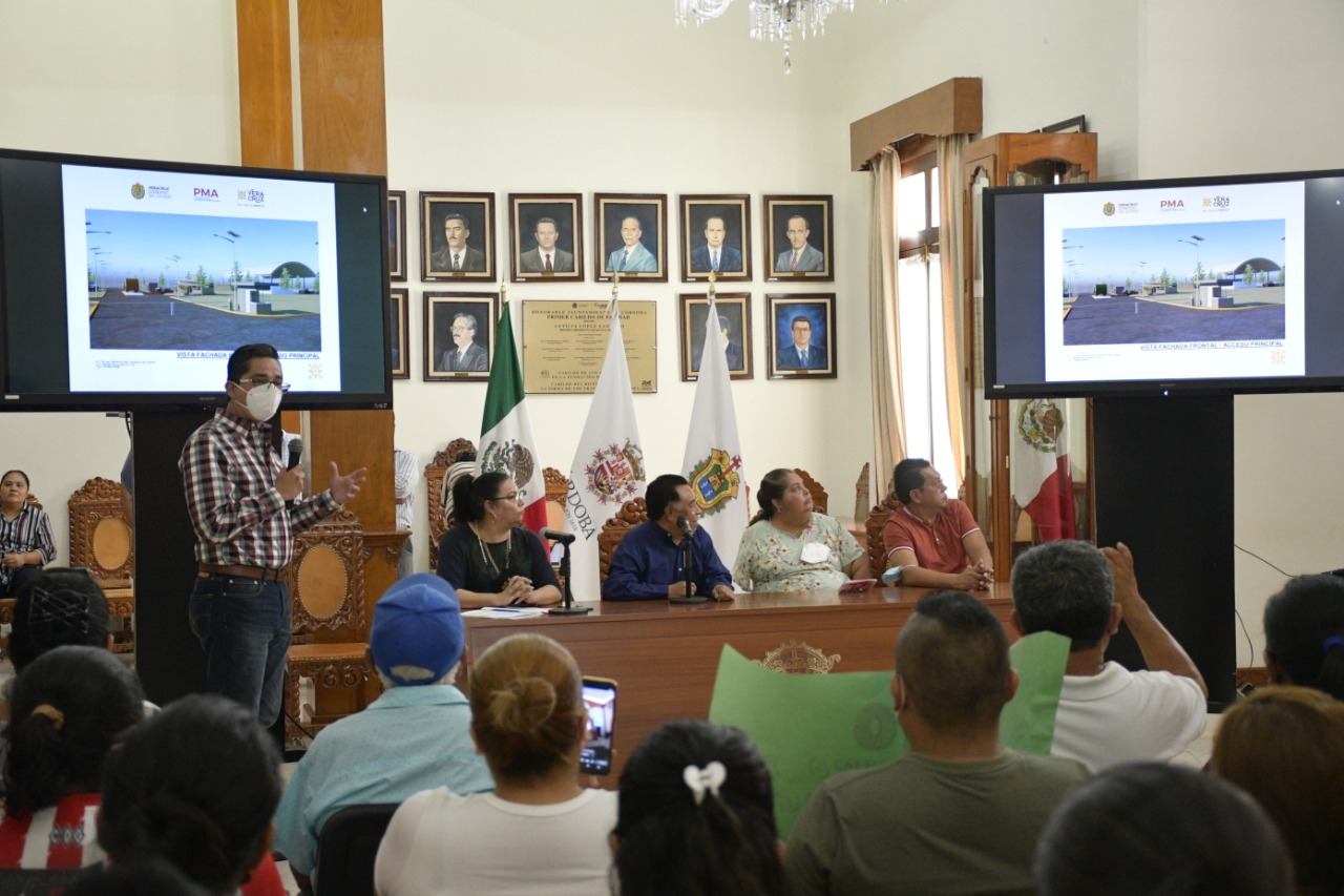 Dialoga Presidente con habitantes de Colinas de San José por Centro de Transferencia