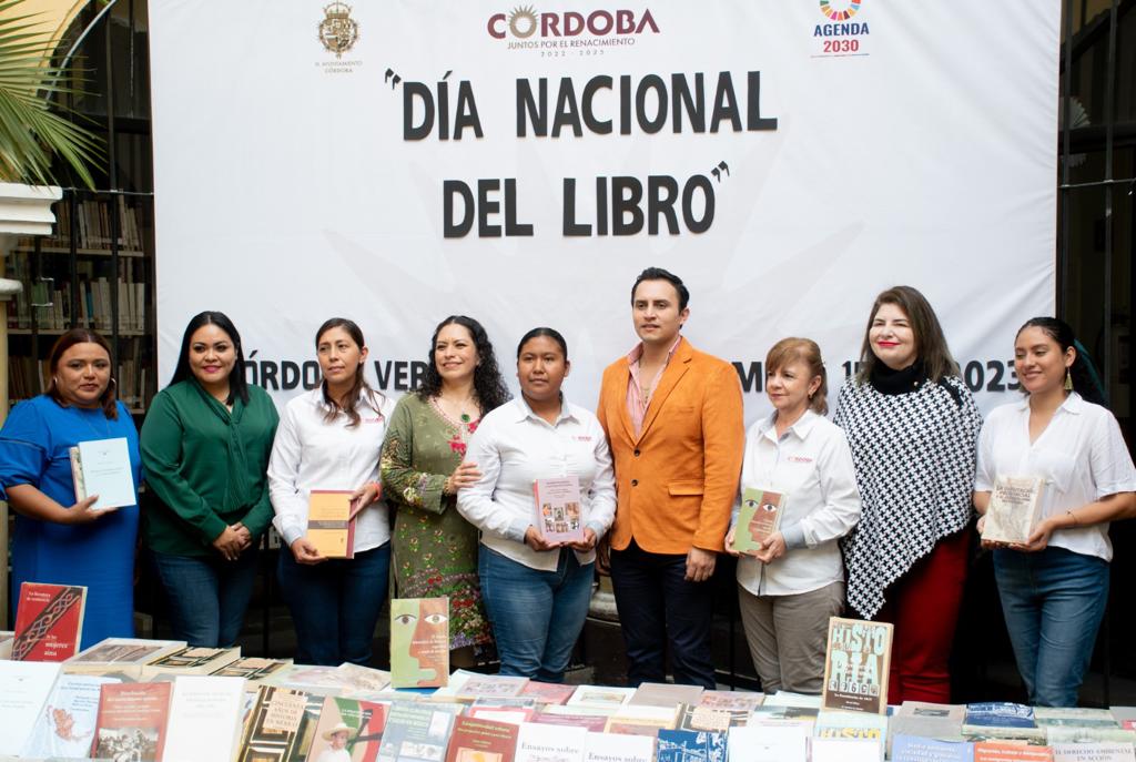 Reciben bibliotecas municipales de Córdoba acervo bibliográfico
