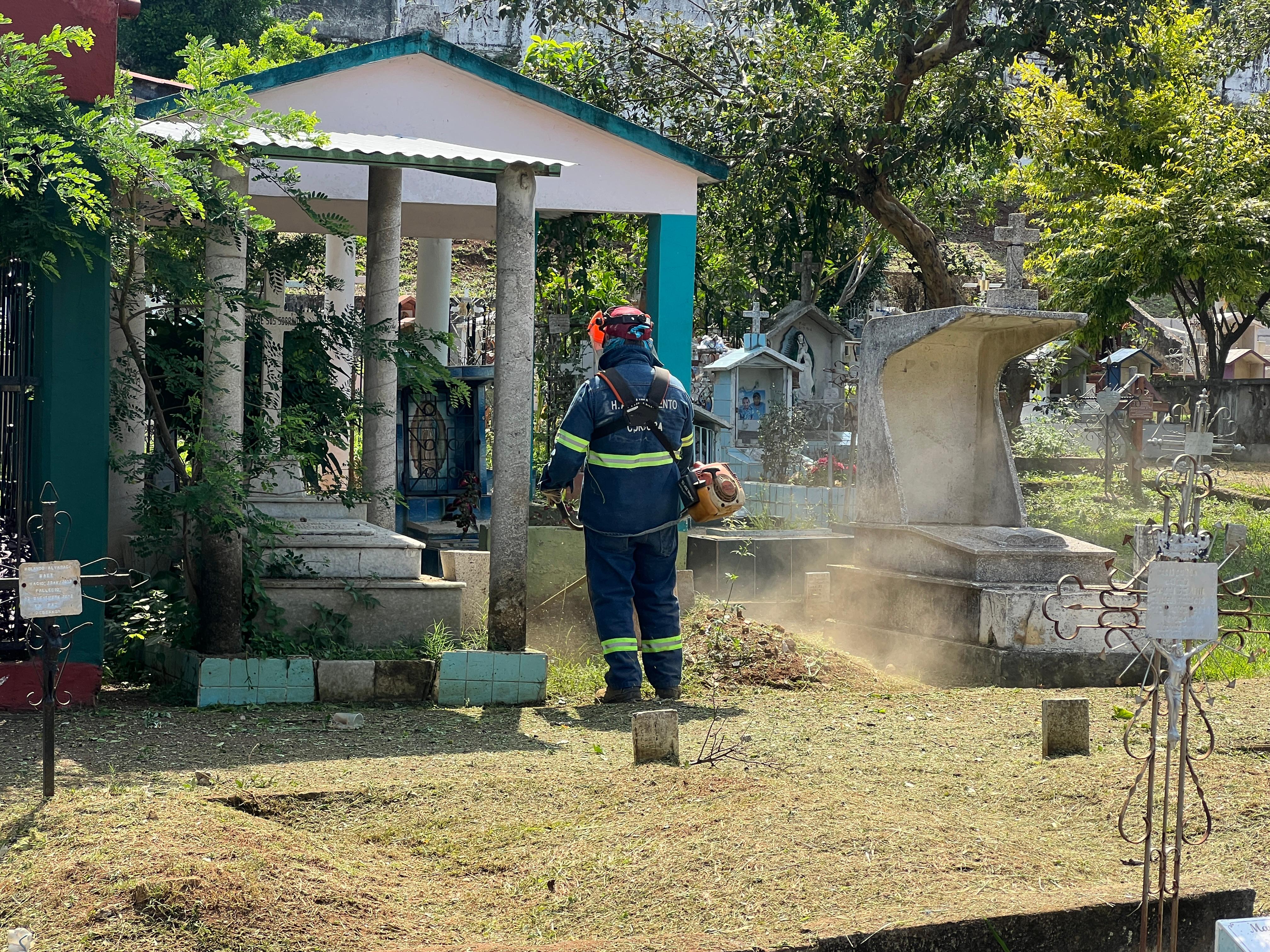 Trabaja Panteones para recibir a cordobeses en las Fiestas de Día de Muertos