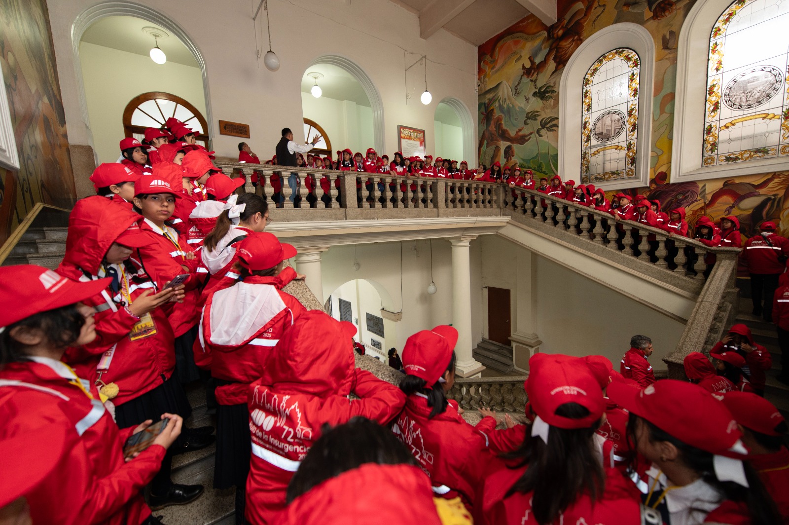 Córdoba recibe a niños ganadores de la Ruta de la Insurgencia