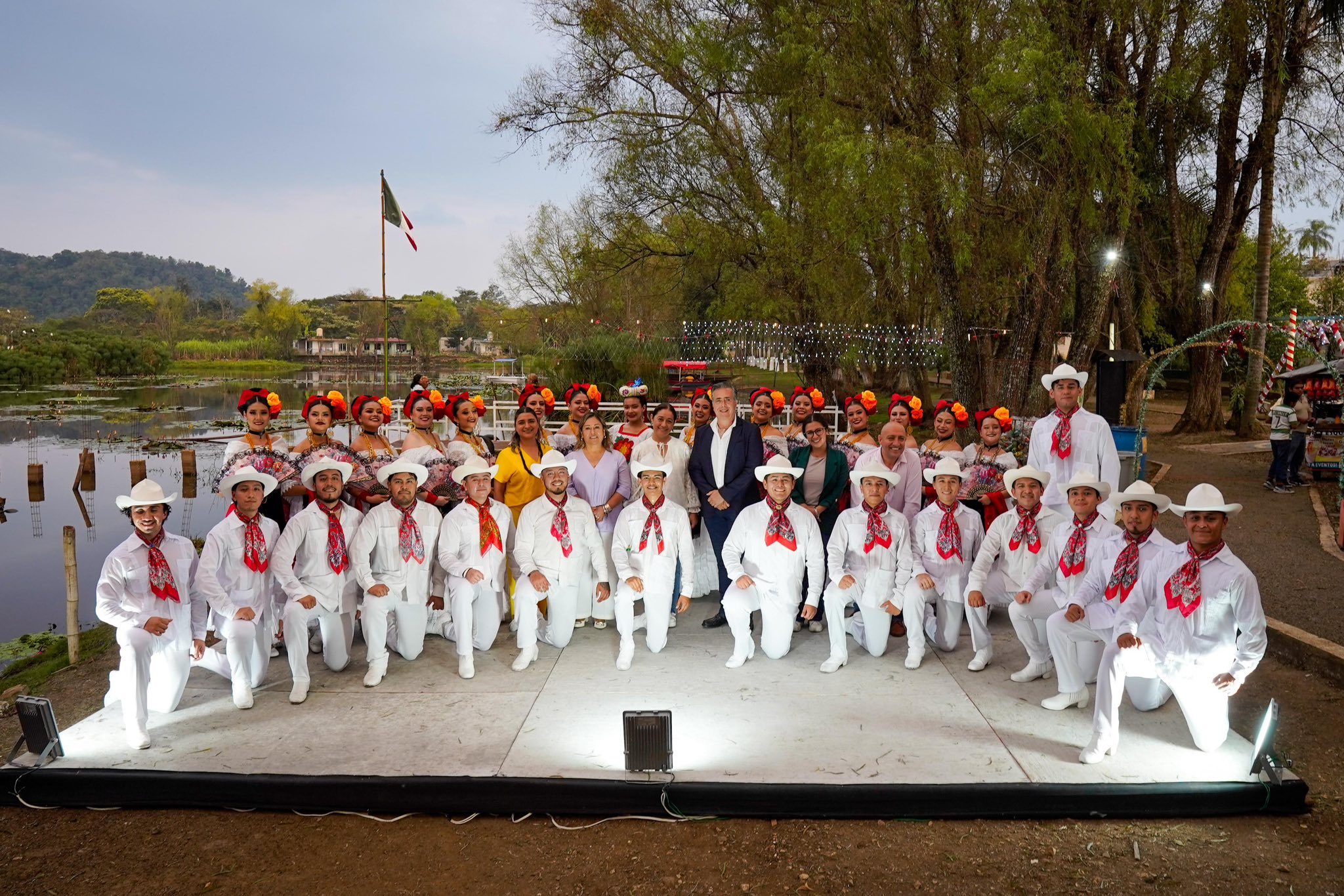 Color, tradición, música y danza con la presentación de VIDANZA en la Laguna del Porvenir