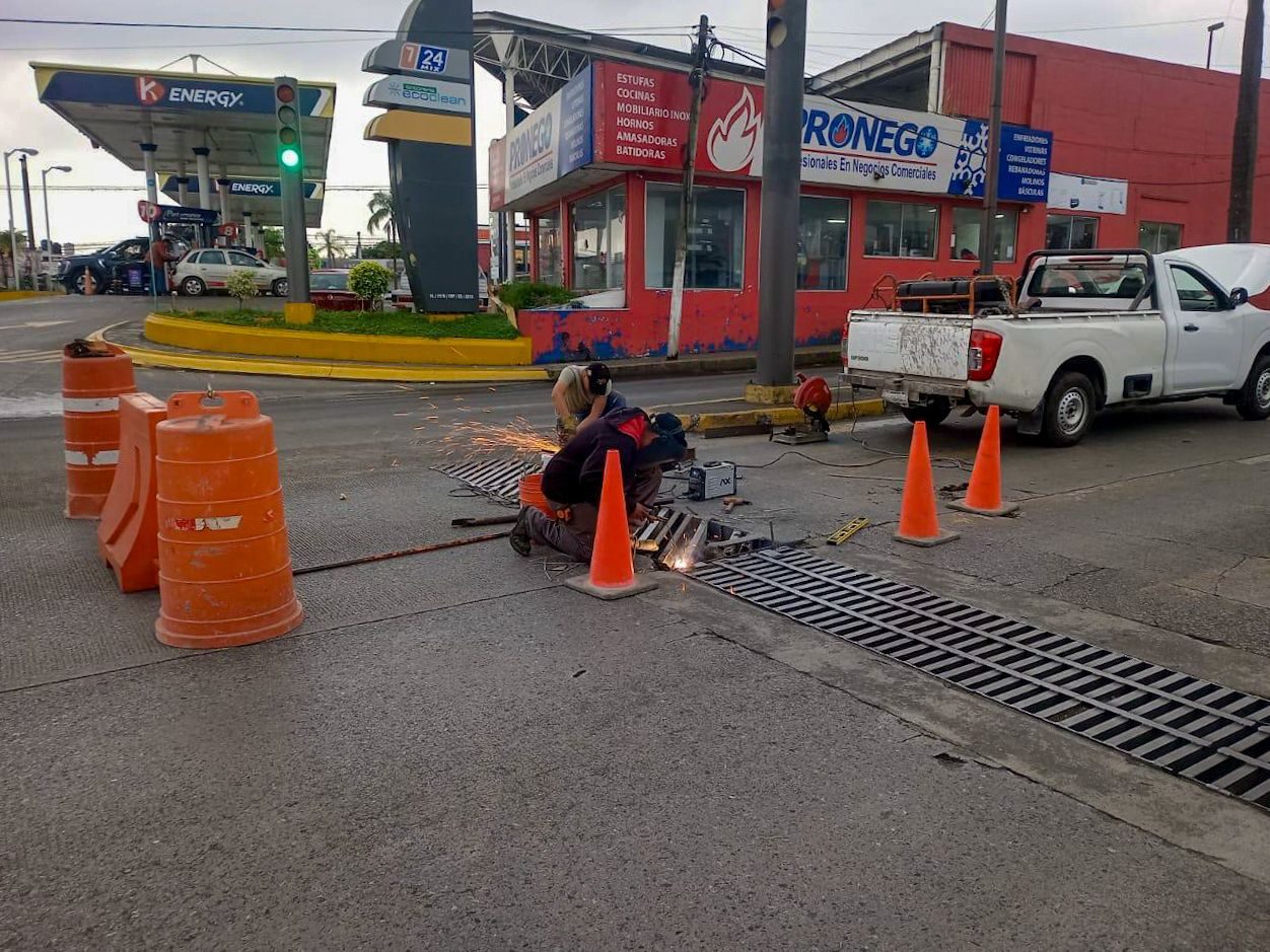 REFUERZA AYUNTAMIENTO LABORES DE MANTENIMIENTO EN INFRAESTRUCTURA PLUVIAL