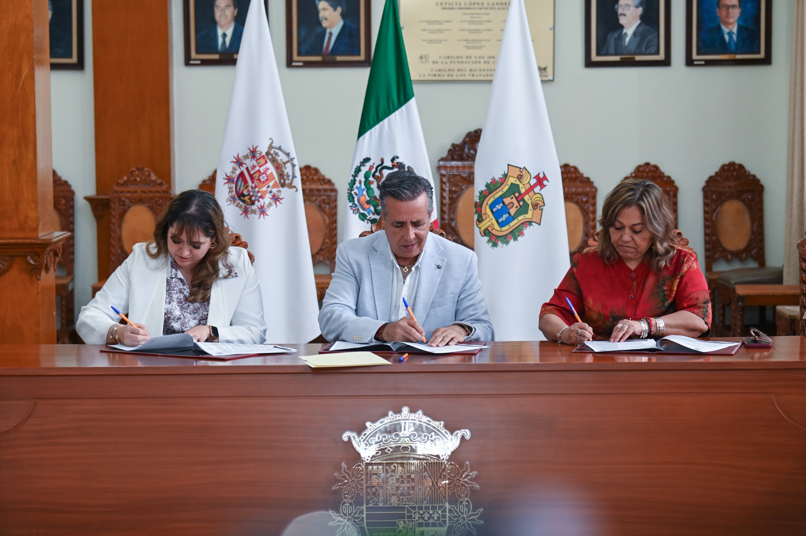 Ayuntamiento firma convenios con instituciones educativas; estudiantes podrán realizar prácticas y servicio social en la administración 2026-29