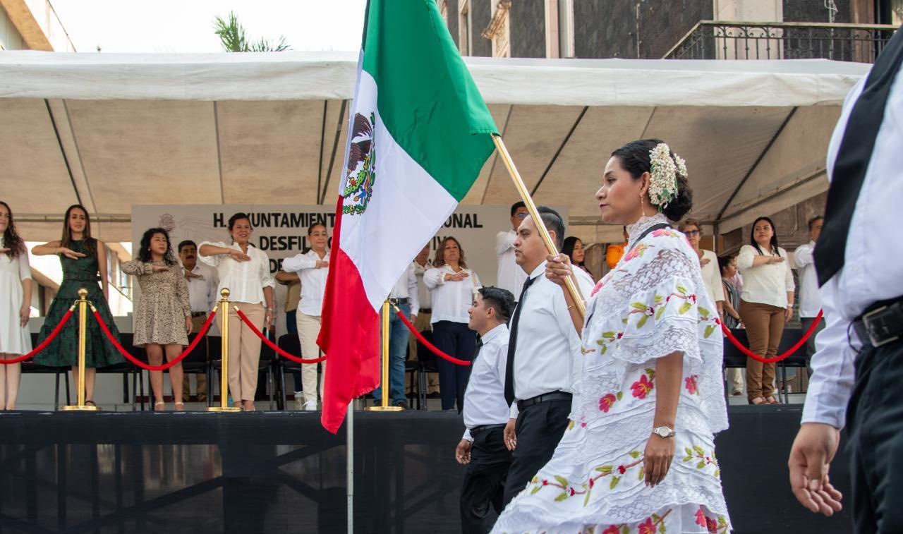 Realizan desfile conmemorativo por el 140 Aniversario del Día del Trabajo